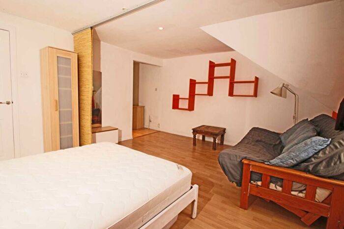 1 Bedroom Flat To Rent In Grove Hill Road, Denmark Hill, SE5