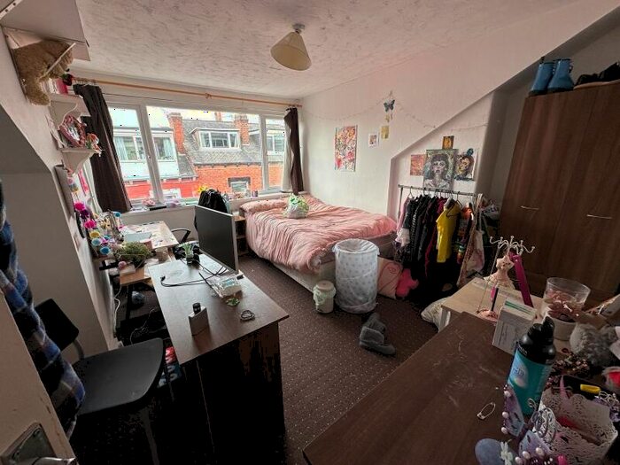 4 Bedroom Terraced House To Rent In Welton Grove, Hyde Park, Leeds, LS6