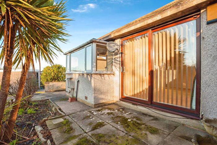 2 Bedroom Bungalow For Sale In Lulworth Avenue, Leeds, LS15