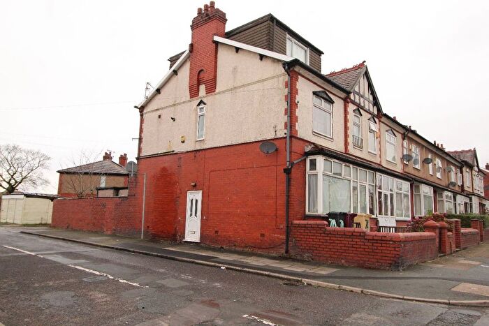 2 Bedroom Flat To Rent In Brookhouse Avenue, Farnworth, Bolton, BL4