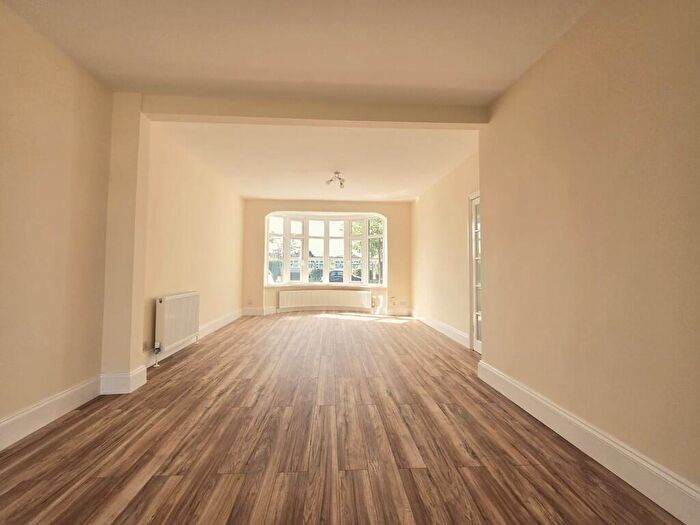 3 Bedroom Terraced House To Rent In Werenth Hall Road, Clayhall, IG5