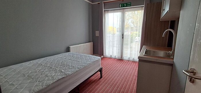 1 Bedroom Flat To Rent In Rooms, Bushey Grove Road, Bushey, WD23