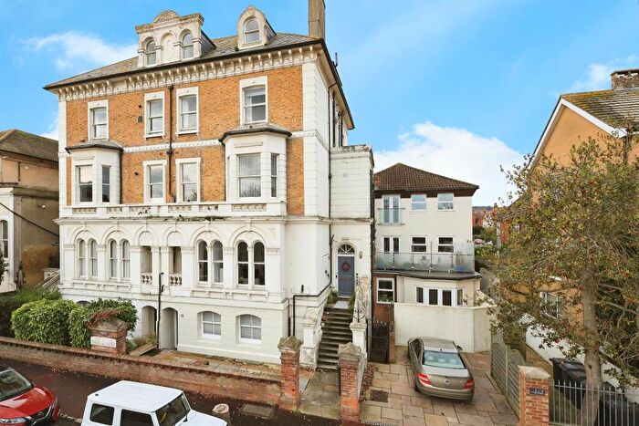 1 Bedroom Apartment For Sale In Spencer Road, Eastbourne, BN21