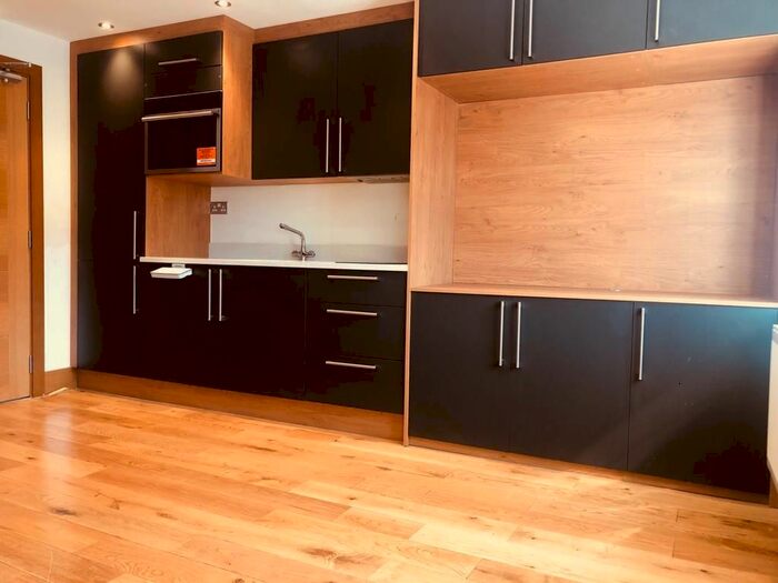 Studio To Rent In Kilburn High Road, London, NW6