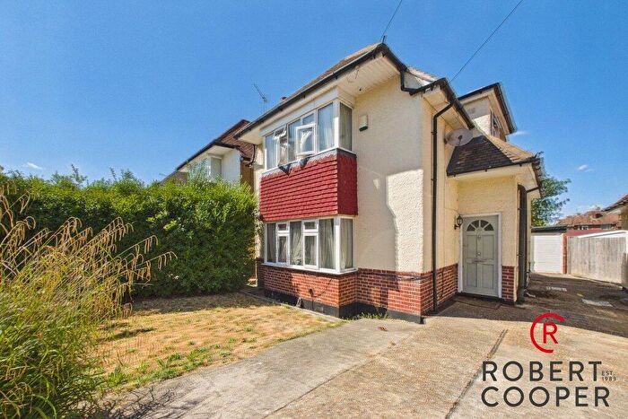 3 Bedroom Detached House For Sale In Mount Pleasant, Ruislip, HA4