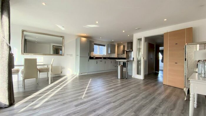 2 Bedroom Apartment To Rent In Edgar Close, Kings Hill, ME19