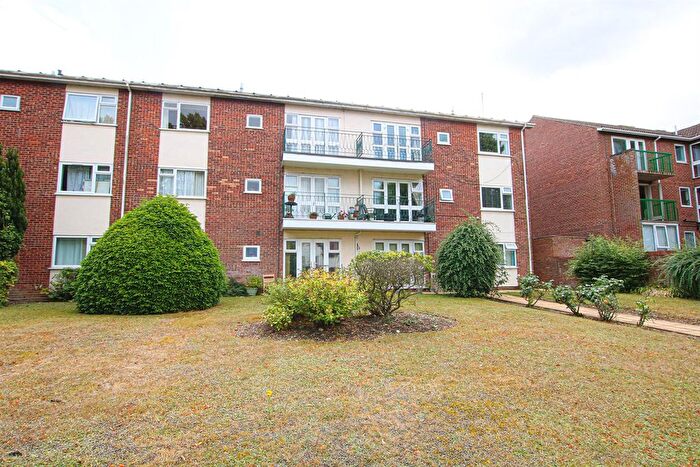 2 Bedroom Flat For Sale In Belmont Court, Newmarket, CB8