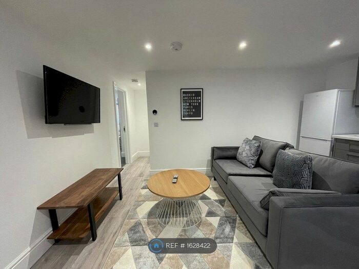 2 Bedroom Flat To Rent In Portland Street, Lincoln, LN5