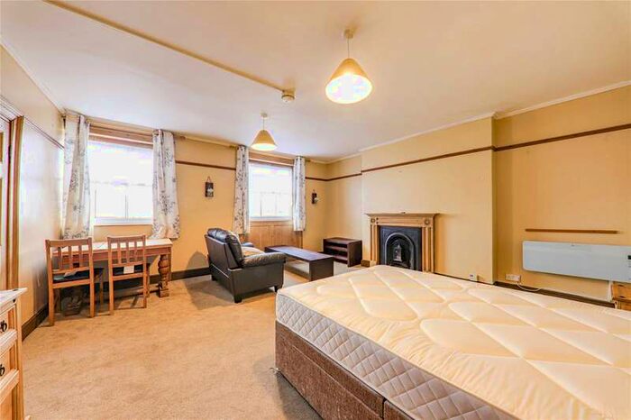 1 Bedroom Studio Flat To Rent In Castle Hill, Reading, Berkshire, RG1