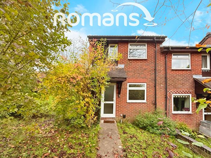 2 Bedroom End Of Terrace House To Rent In Lowden Close, SO22