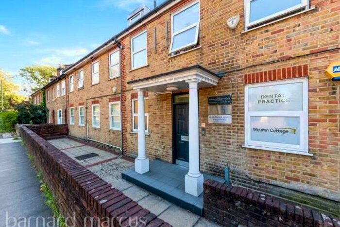 1 Bedroom Flat To Rent In Portsmouth Road, Thames Ditton, KT7