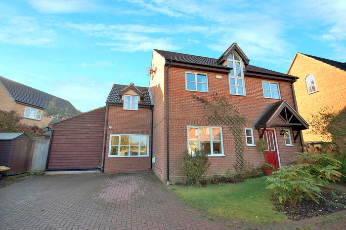 5 Bedroom Detached House To Rent In Lukins Drive, Great Dunmow, Essex, CM6