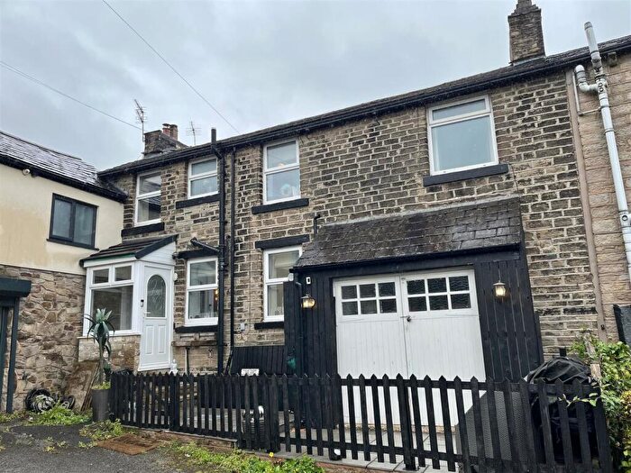 3 Bedroom End Of Terrace House For Sale In Den Lane, Springhead, Oldham, OL4