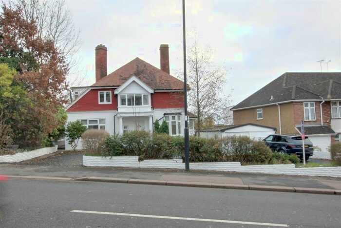 4 Bedroom Property To Rent In Slades Hill, Enfield EN2