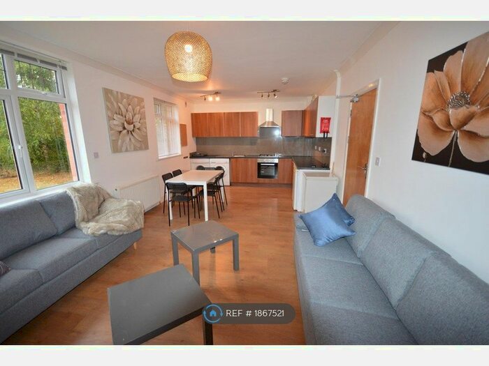 6 Bedroom Detached House To Rent In Greenwood Road, Bournemouth, BH9