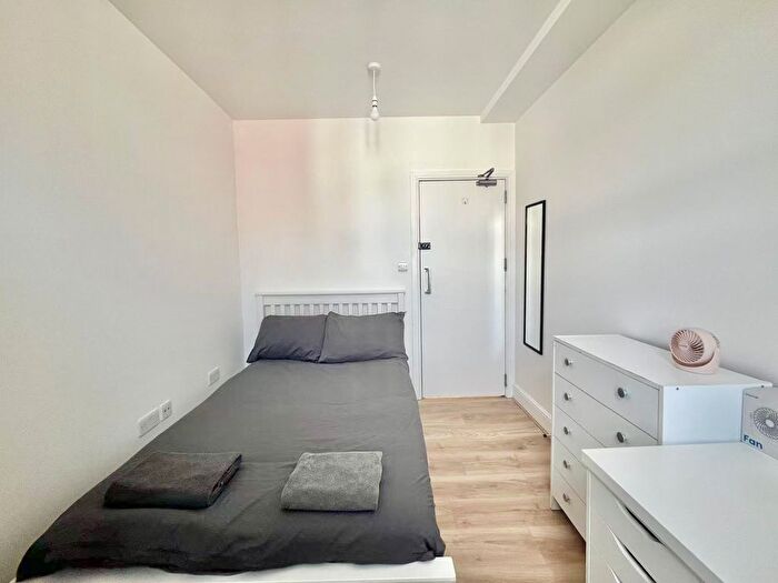 2 Bedroom Flat To Rent In Eversholt Street, London, NW1