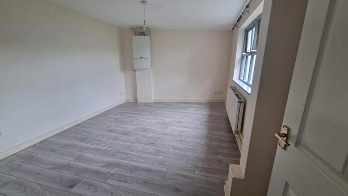 2 Bedroom Apartment To Rent In Castle Back Flat, Haverfordwest, SA61