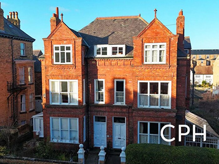 3 Bedroom Flat For Sale In Avenue Victoria, Scarborough, YO11