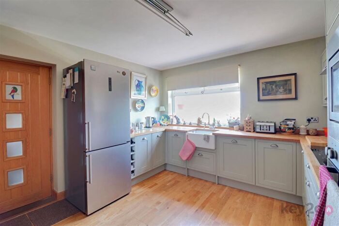 2 Bedroom Detached Bungalow For Sale In Lightwood Road, Marsh Lane, Sheffield, S21
