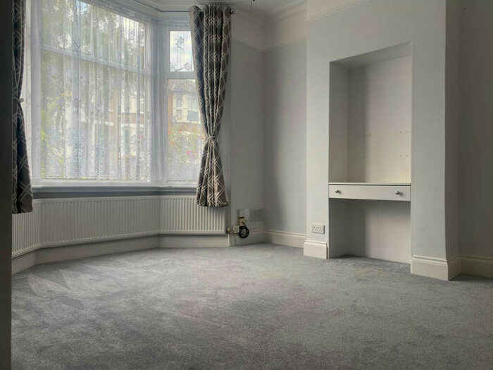 3 Bedroom Terraced House To Rent In Glebe Road, London, N3