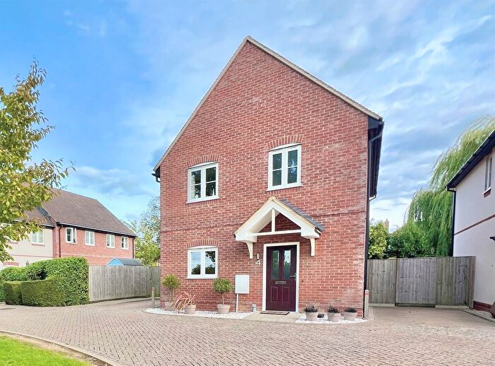 3 Bedroom Detached House For Sale In Walnut Tree Close, Chinnor, OX39