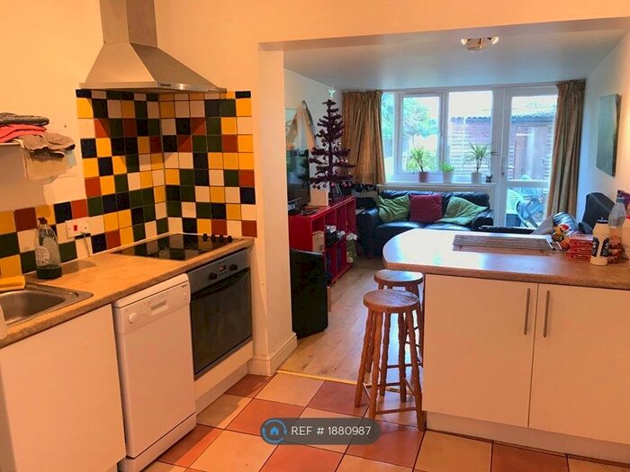 5 Bedroom Terraced House To Rent In Arnold Road, Southampton, SO17