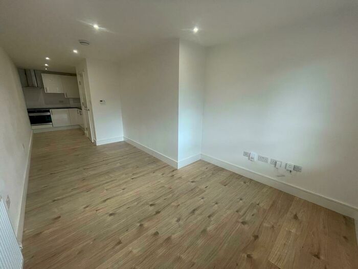 1 Bedroom Flat To Rent In Midland Road, Luton, LU2