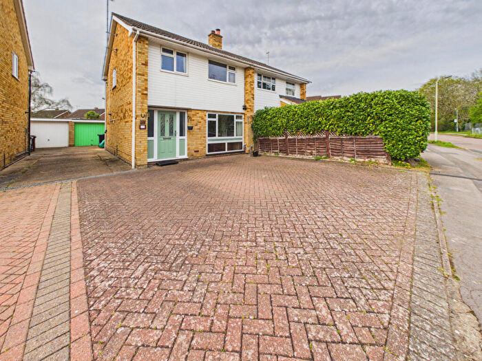 3 Bedroom Semi Detached House For Sale In Vauxhall Dr, Woodley, RG5