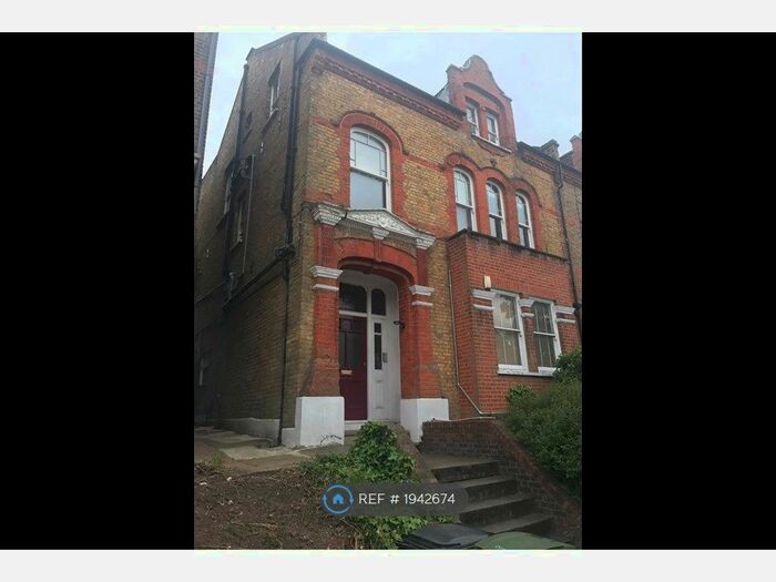3 Bedroom Flat To Rent In Ground Floor, London, N8