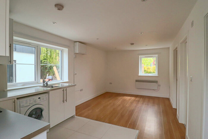 2 Bedroom Apartment To Rent In Kings Hedges Road, Cambridge, Cambridgeshire, CB4