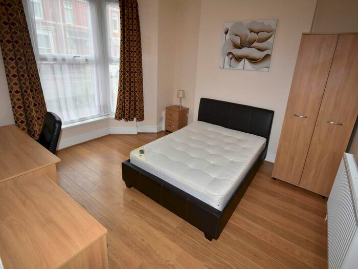 4 Bedroom Property To Rent In Alexandra Terrace, Brynmill, Swansea, SA2