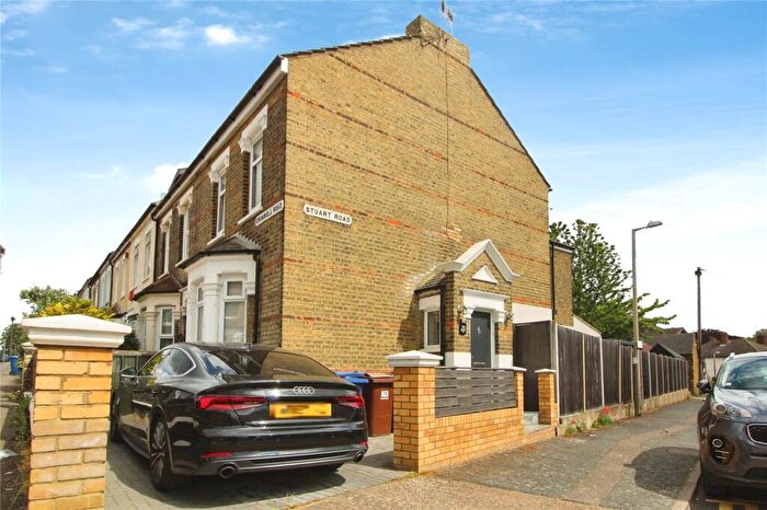 3 Bedroom End Of Terrace House To Rent In Cromwell Road, Grays, Essex, RM17