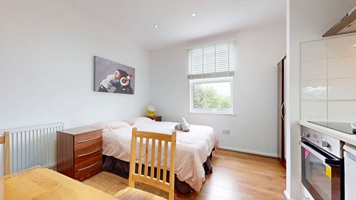 Studio To Rent In London, NW2