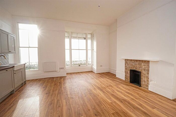 1 Bedroom Flat For Sale In Marina, St. Leonards-On-Sea, TN38