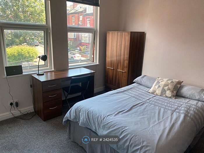 3 Bedroom Maisonette To Rent In Brudenell Grove, Leeds, LS6