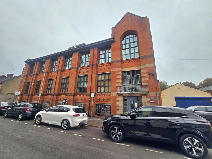 2 Bedroom Flat To Rent In Western Road, Braunstone Gate, Leicester, LE3