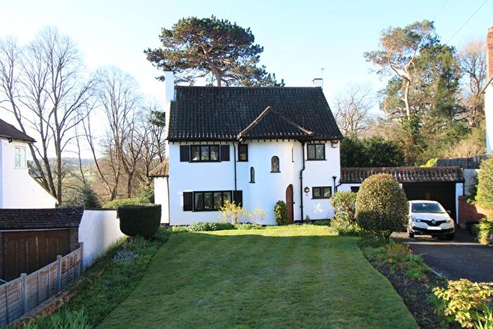 4 Bedroom Detached House For Sale In Wood Lodge Lane, West Wickham, BR4