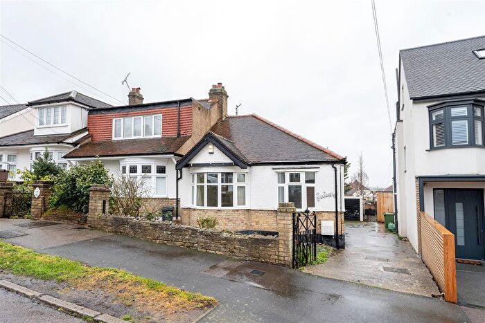 2 Bedroom Semi-detached Bungalow For Sale In Sunset Avenue, Chingford, E4