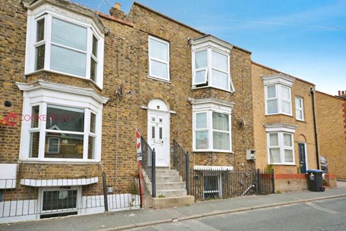 1 Bedroom Flat To Rent In Clifton Street, Margate, CT9
