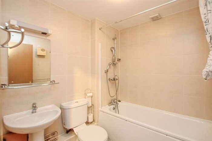 1 Bedroom Flat To Rent In Wenlock Gardens, London, NW4