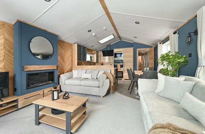 2 Bedroom Caravan For Sale In Clapham, Lancaster, LA2