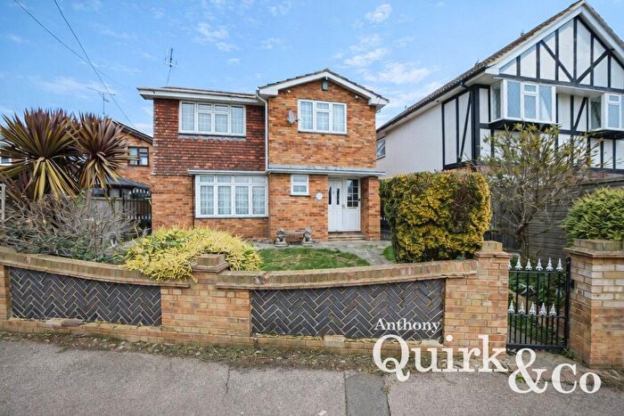 4 Bedroom Detached House For Sale In Lakeside Path, Canvey Island, SS8