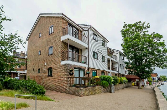 1 Bedroom Flat To Rent In Ram Passage, Kingston Upon Thames, KT1