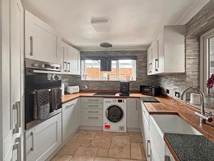 2 Bedroom Bungalow For Sale In Dover Road, Brightlingsea, Colchester, CO7