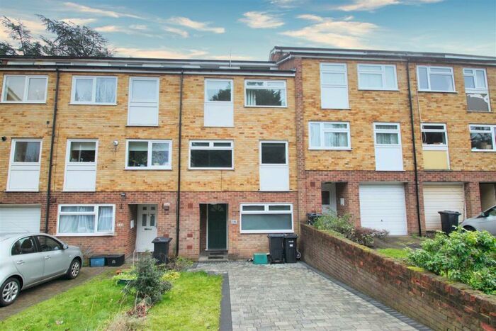4 Bedroom Town House To Rent In Glengall Road, Woodford Green, IG8