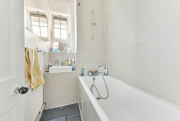 1 Bedroom Property To Rent In Shadwell Gardens, London, E1