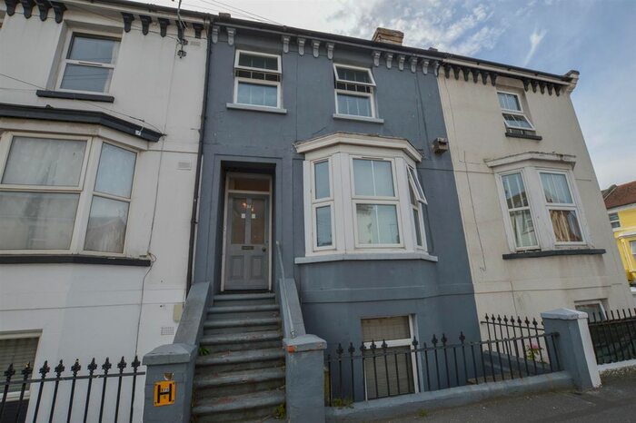 1 Bedroom Flat To Rent In Susans Road, Eastbourne, BN21