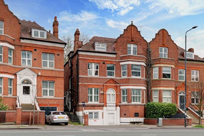 3 Bedroom Flat To Rent In Finchley Road, Finchley Road, NW3