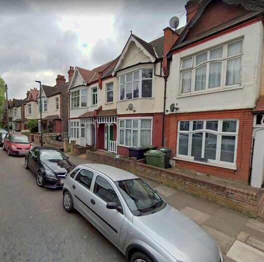2 Bedroom Flat To Rent In Fernwood Avenue, Streatham, SW16