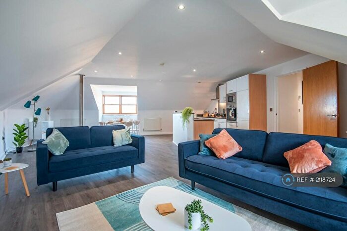 2 Bedroom Penthouse To Rent In Kenmore House, London, SW12